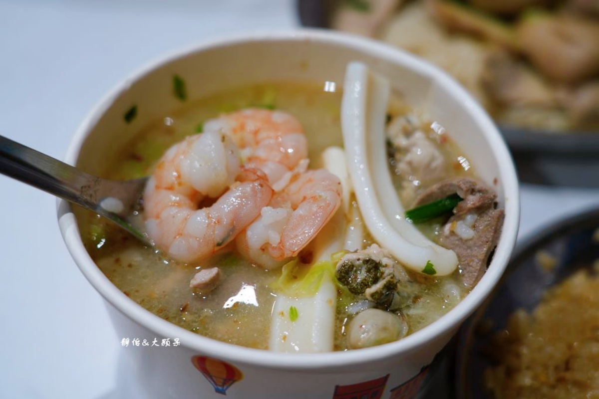 台北人「隱藏版夜市」6必吃:號稱前3強滷肉飯、霸氣海鮮粥、椒鹽甜甜圈 雙城街夜市:阿富海鮮粥