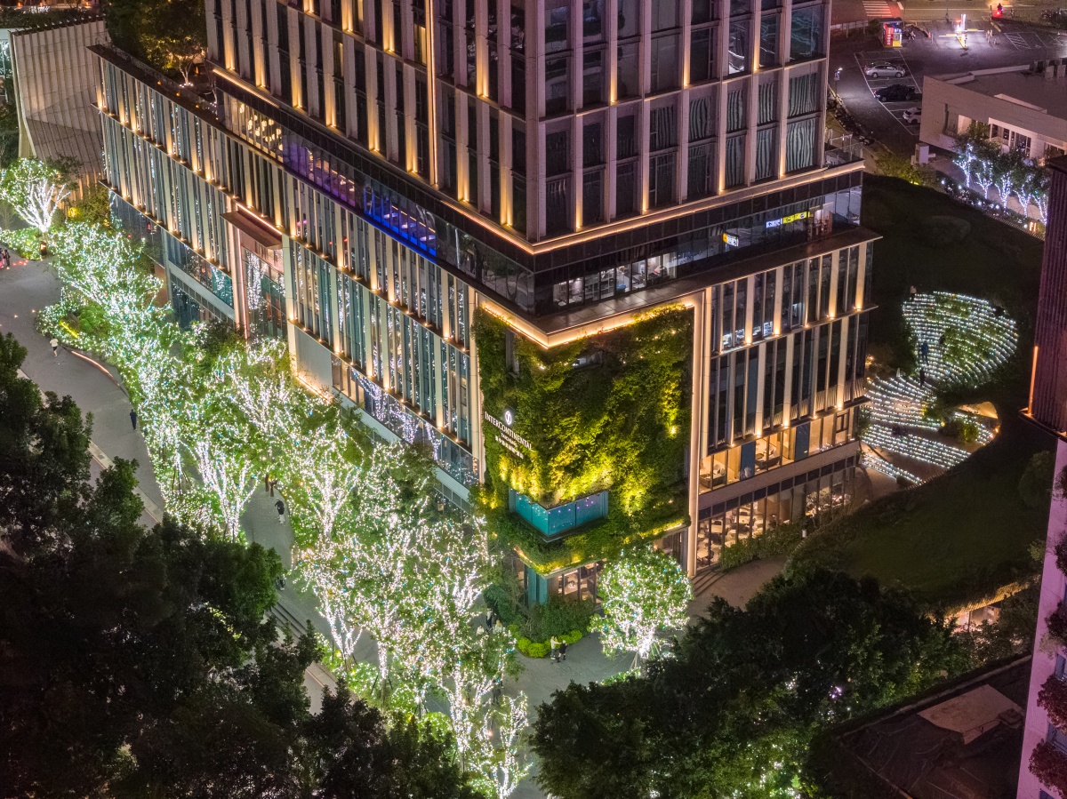 台中聖誕村盛大登場！４亮點：250公尺光之道、必逛聖誕小屋＋美食市集