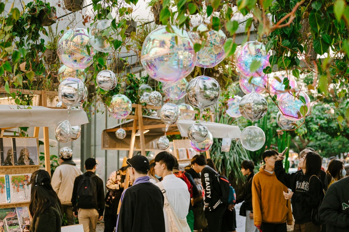 台中聖誕村盛大登場！４亮點：250公尺光之道、必逛聖誕小屋＋美食市集