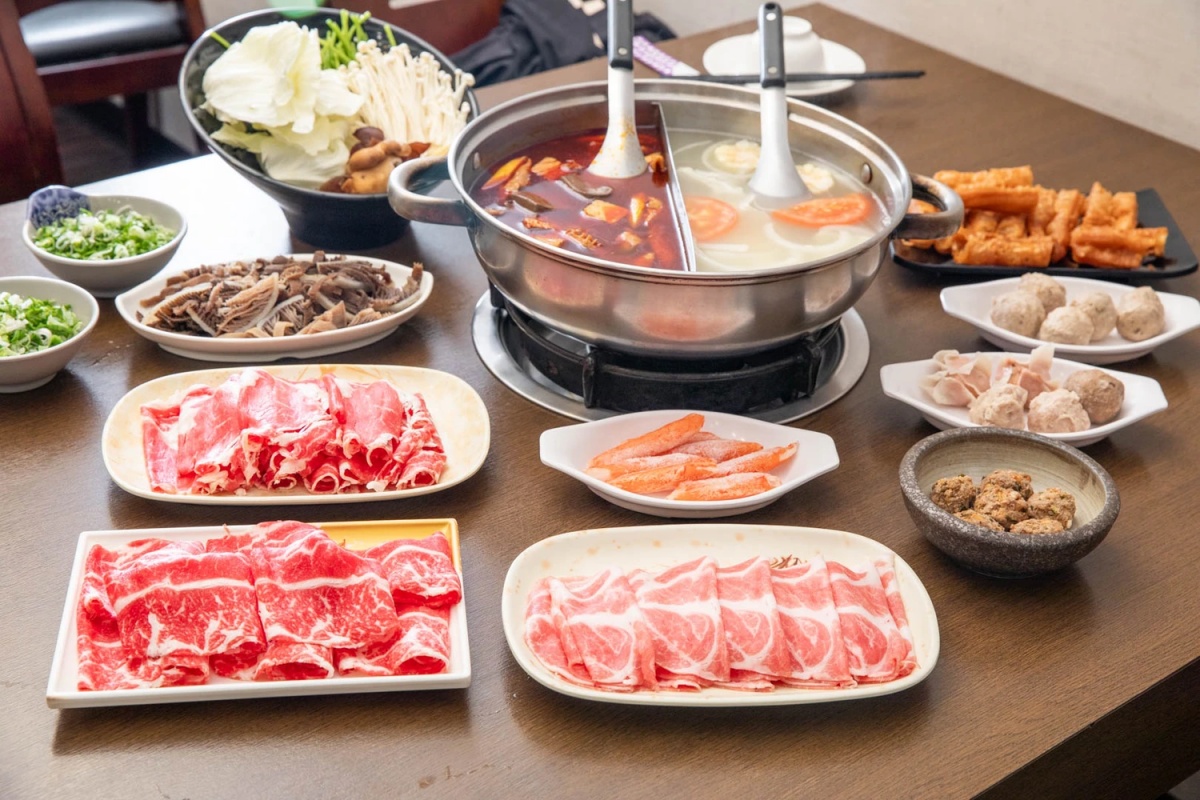 超狂海鮮自助任你拿！桃園８家麻辣鍋推薦：花蟹吃到飽、鹹蛋麻奶湯、壽星送龍蝦