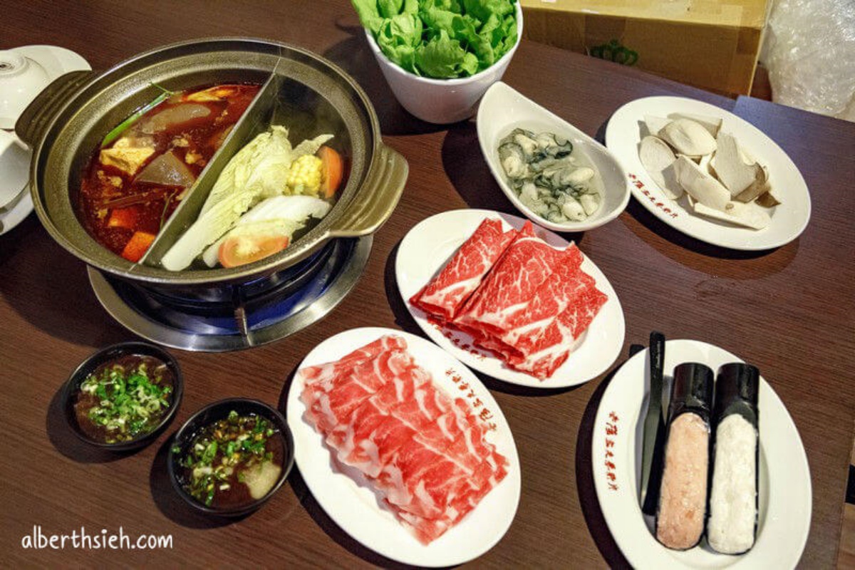 超狂海鮮自助任你拿！桃園８家麻辣鍋推薦：花蟹吃到飽、鹹蛋麻奶湯、壽星送龍蝦