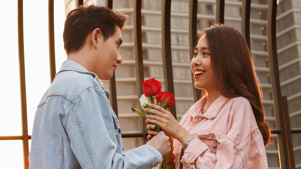 無關外表美醜！「３大女性特質」會讓男人想結婚，冠軍帶來安全感、打動人心