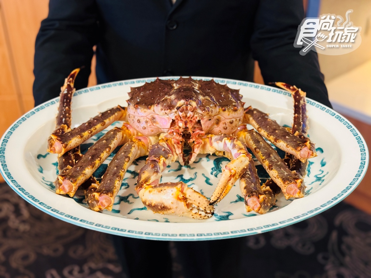連續8年米其林摘星!請客樓首推「川味蟹宴」,蒜辣帝王蟹霸氣上桌太唰嘴 連續8年米其林摘星!請客樓首推「川味蟹宴」,蒜辣帝王蟹霸氣上桌太唰嘴