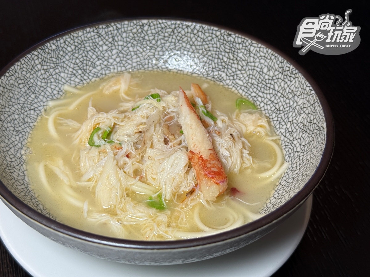 連續8年米其林摘星!請客樓首推「川味蟹宴」,蒜辣帝王蟹霸氣上桌太唰嘴 連續8年米其林摘星!請客樓首推「川味蟹宴」,蒜辣帝王蟹霸氣上桌太唰嘴