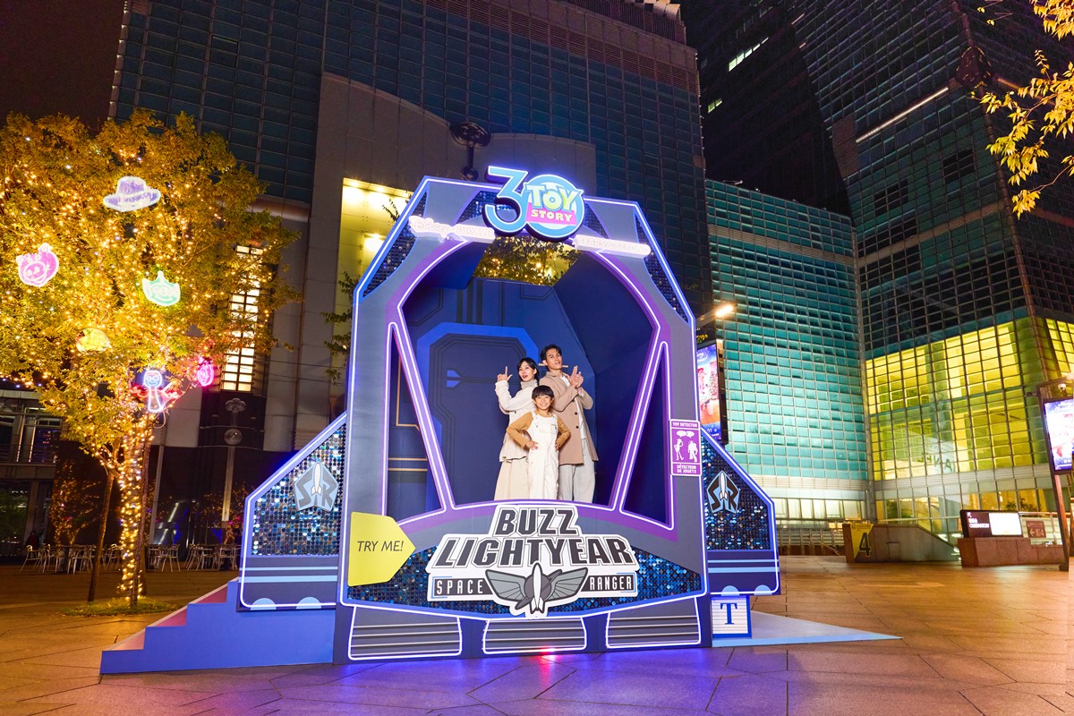 《玩具總動員》出沒台北101！打造４大夢幻場景：星際奇幻光廊、胡迪牛仔驛站