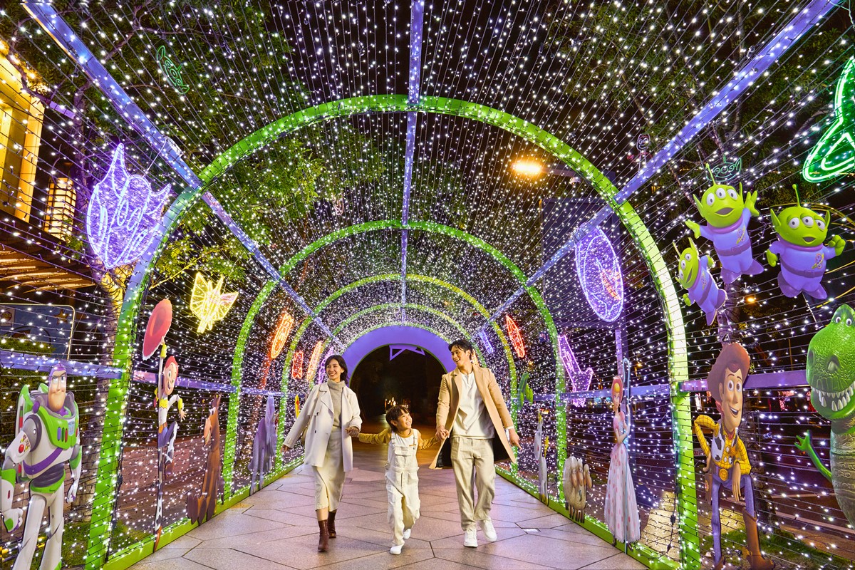 《玩具總動員》出沒台北101！打造４大夢幻場景：星際奇幻光廊、胡迪牛仔驛站