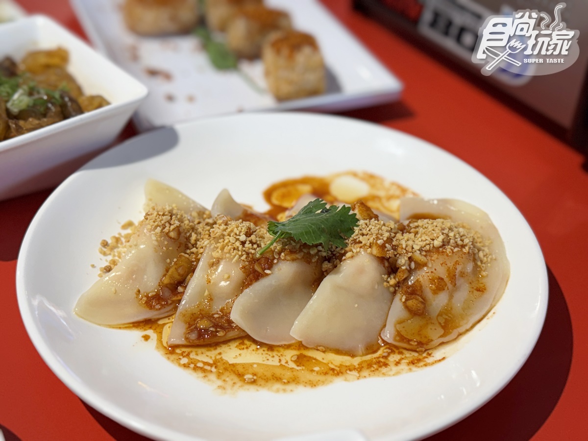 全新「港式雞煲鍋」插旗東區!7款必嗑龍蝦雞煲、沙嗲鴛鴦鍋,500元起開吃 全新「港式雞煲鍋」插旗東區!7款必嗑龍蝦雞煲、沙嗲鴛鴦鍋,500元起開吃