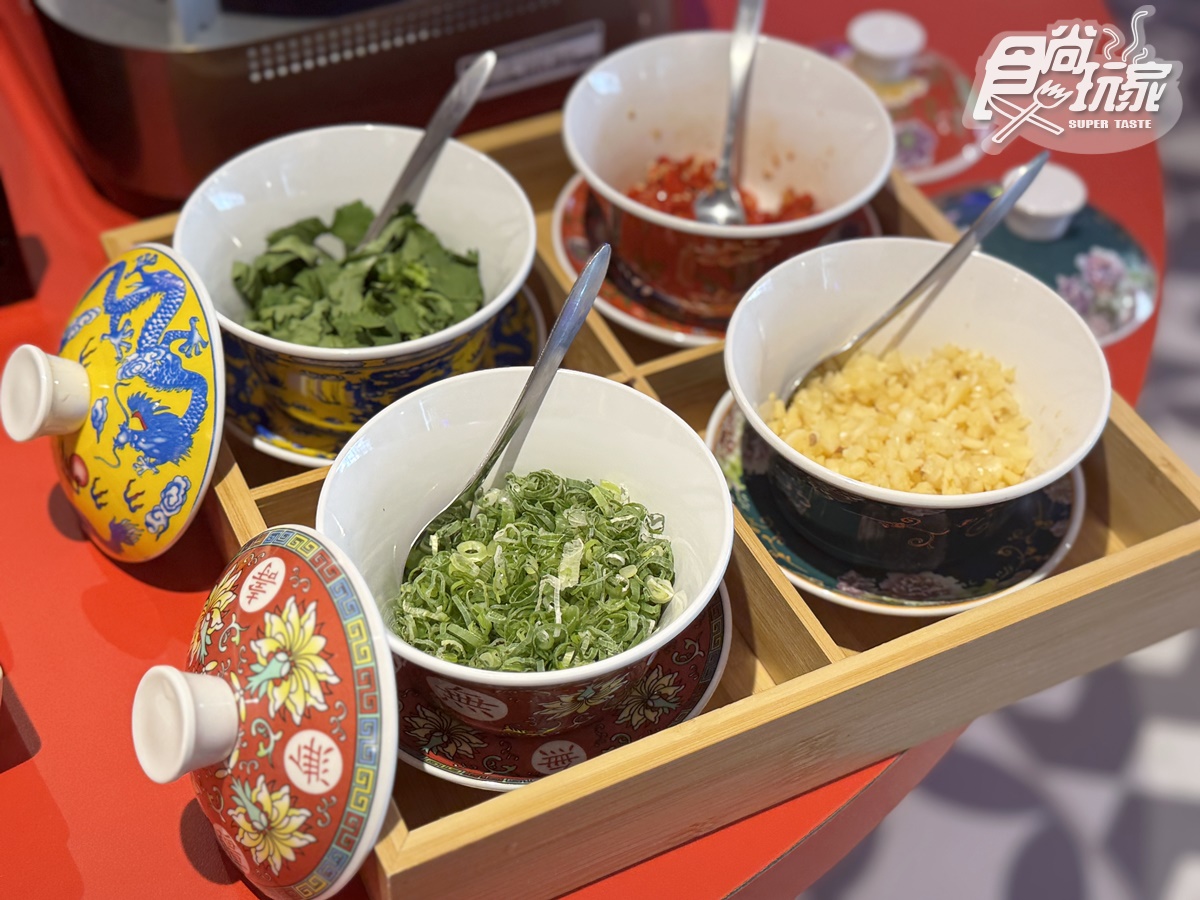 全新「港式雞煲鍋」插旗東區!7款必嗑龍蝦雞煲、沙嗲鴛鴦鍋,500元起開吃 全新「港式雞煲鍋」插旗東區!7款必嗑龍蝦雞煲、沙嗲鴛鴦鍋,500元起開吃