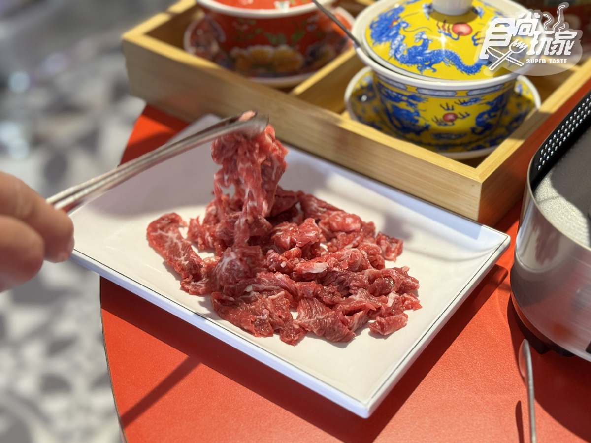 全新「港式雞煲鍋」插旗東區!7款必嗑龍蝦雞煲、沙嗲鴛鴦鍋,500元起開吃 全新「港式雞煲鍋」插旗東區!7款必嗑龍蝦雞煲、沙嗲鴛鴦鍋,500元起開吃