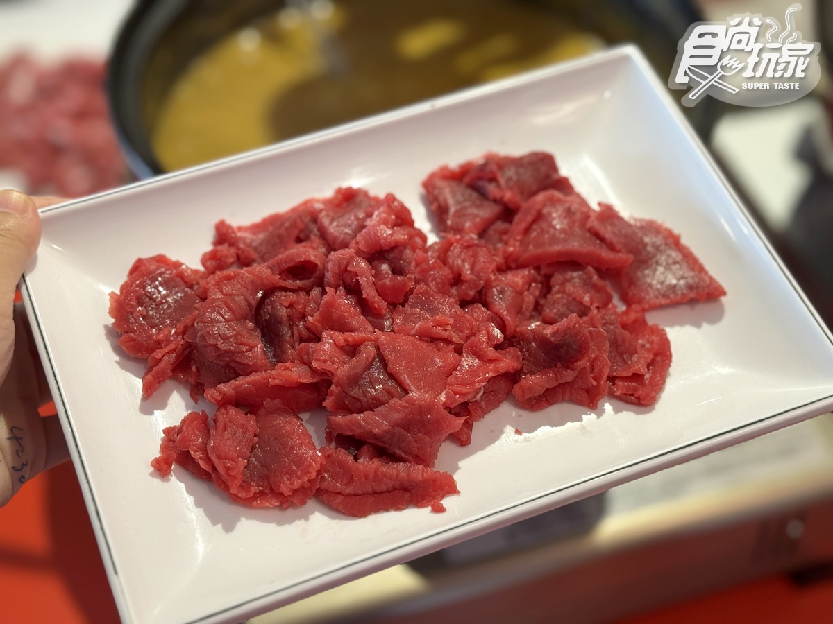 全新「港式雞煲鍋」插旗東區!7款必嗑龍蝦雞煲、沙嗲鴛鴦鍋,500元起開吃 全新「港式雞煲鍋」插旗東區!7款必嗑龍蝦雞煲、沙嗲鴛鴦鍋,500元起開吃