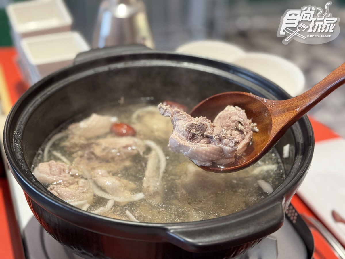 全新「港式雞煲鍋」插旗東區!7款必嗑龍蝦雞煲、沙嗲鴛鴦鍋,500元起開吃 全新「港式雞煲鍋」插旗東區!7款必嗑龍蝦雞煲、沙嗲鴛鴦鍋,500元起開吃