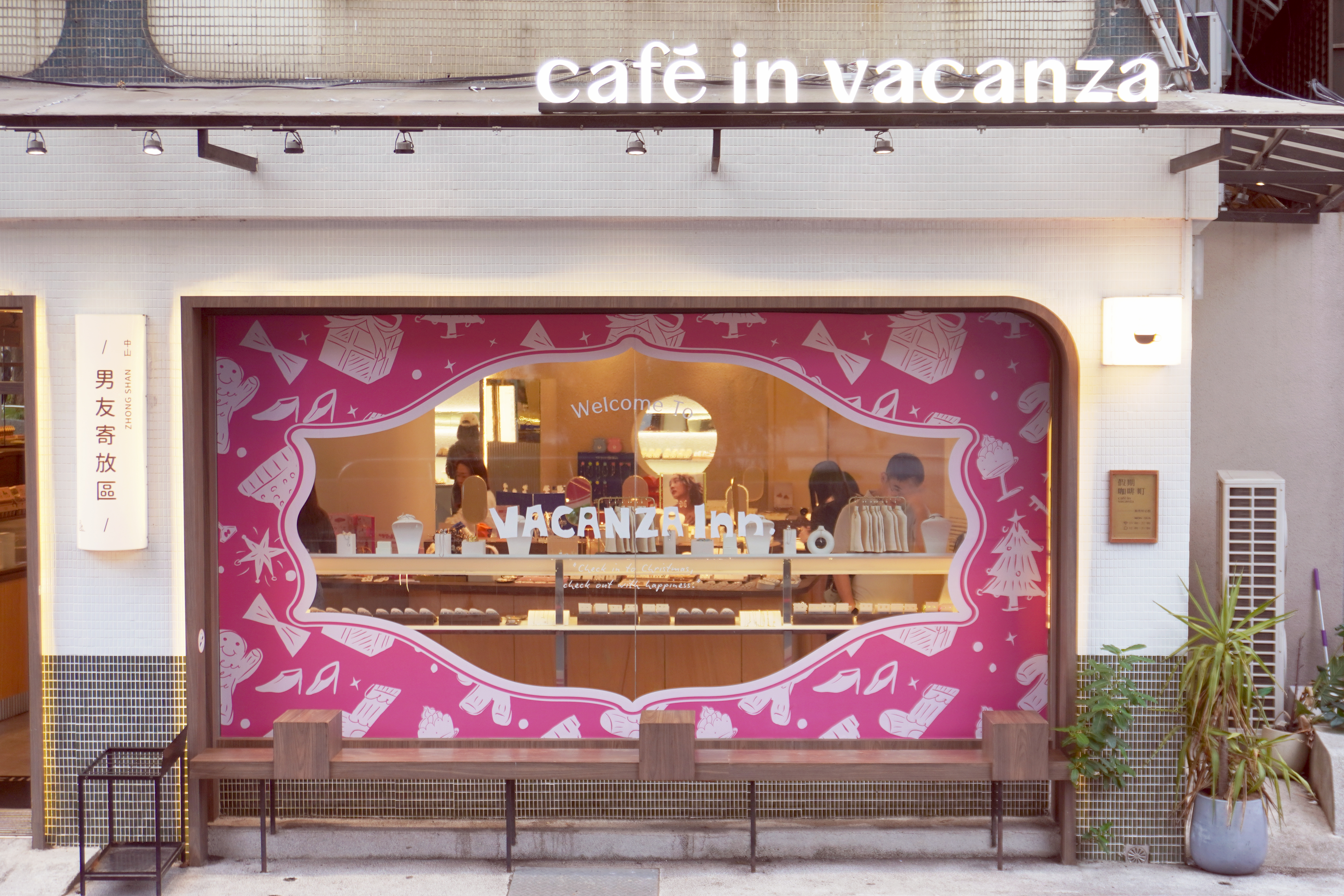 全台唯一「愛心眼HELLO KITTY」在這!粉嫩打卡裝置+巨型KITTY公仔免費拍 全台唯一「愛心眼HELLO KITTY」在這!粉嫩打卡裝置+巨型KITTY公仔免費拍