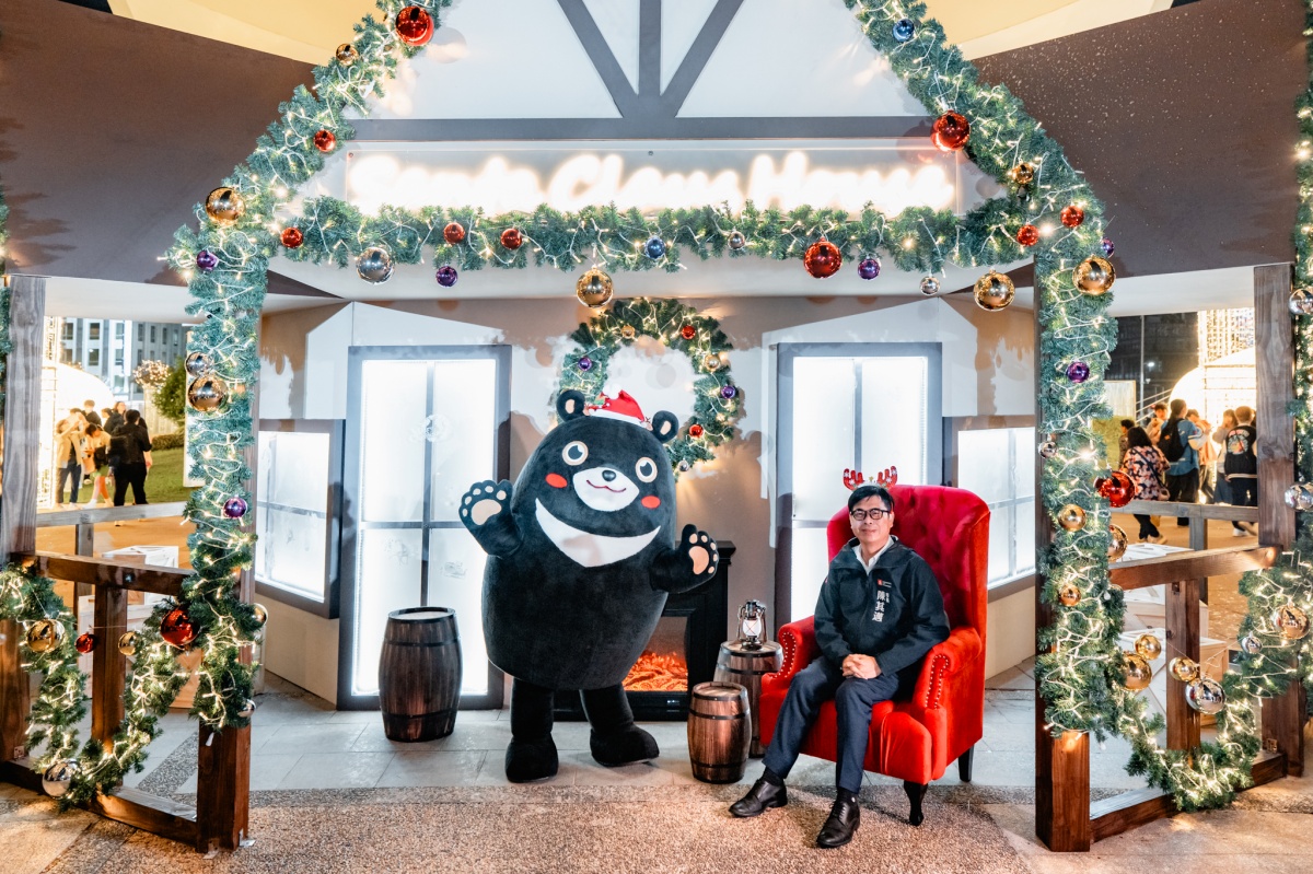 26米星光聖誕樹點燈!「2025高雄聖誕生活節」開跑,免費演唱會陣容超豪華 26米星光聖誕樹點燈!「2025高雄聖誕生活節」開跑,免費演唱會陣容超豪華