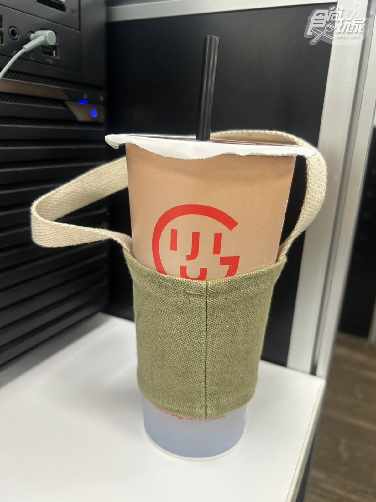 他出國「拿1實用小物」讓外國人超想買!一票人大讚:台灣最好的發明 他出國「拿1實用小物」讓外國人超想買!一票人大讚:台灣最好的發明