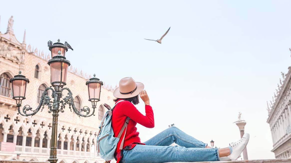 他出國「拿１實用小物」讓外國人超想買！一票人大讚：台灣最好的發明