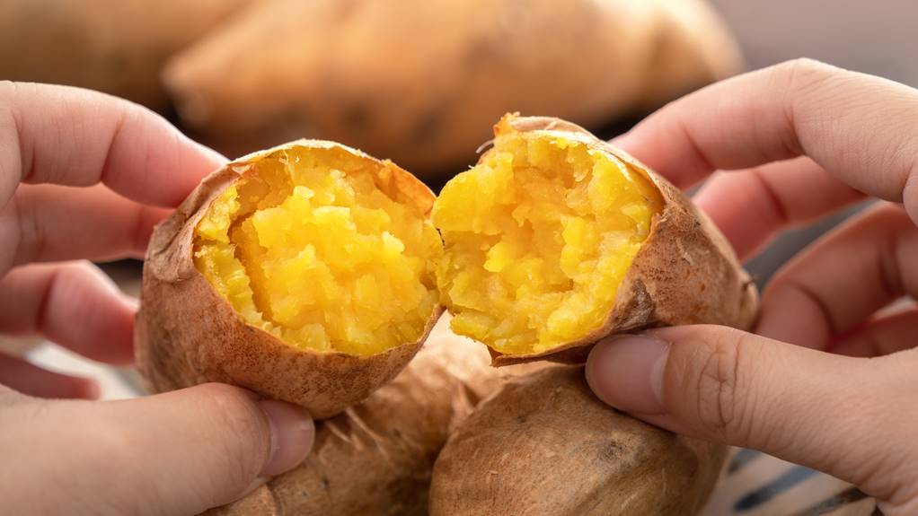 超商地瓜可以連皮吃?專家示警1狀況避免食用,農業部加碼曝3類人要少吃 超商地瓜可以連皮吃?專家示警1狀況避免食用,農業部加碼曝3類人要少吃