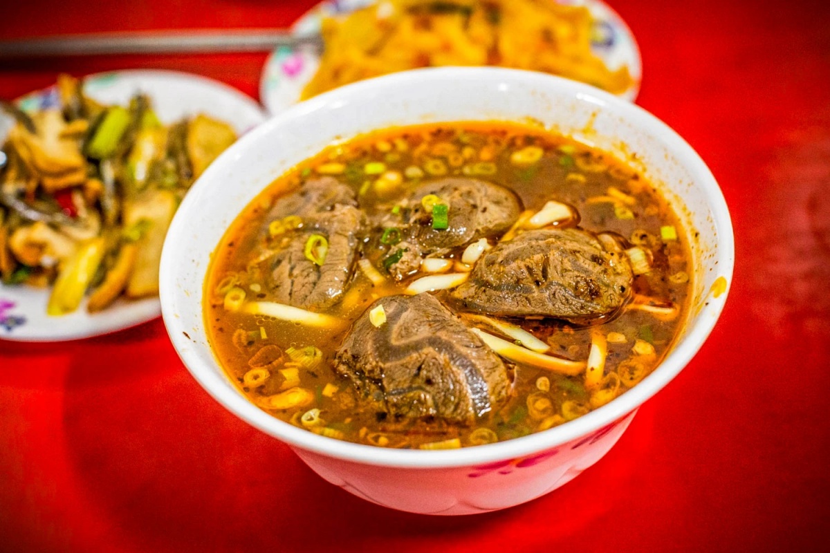 台北人激推最強10家牛肉麵：牛肉界勞斯萊斯、必比登８連霸、隱藏密店