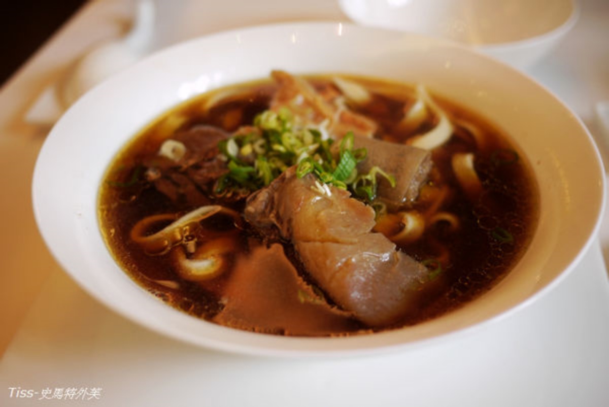 台北人激推最強10家牛肉麵：牛肉界勞斯萊斯、必比登８連霸、隱藏密店