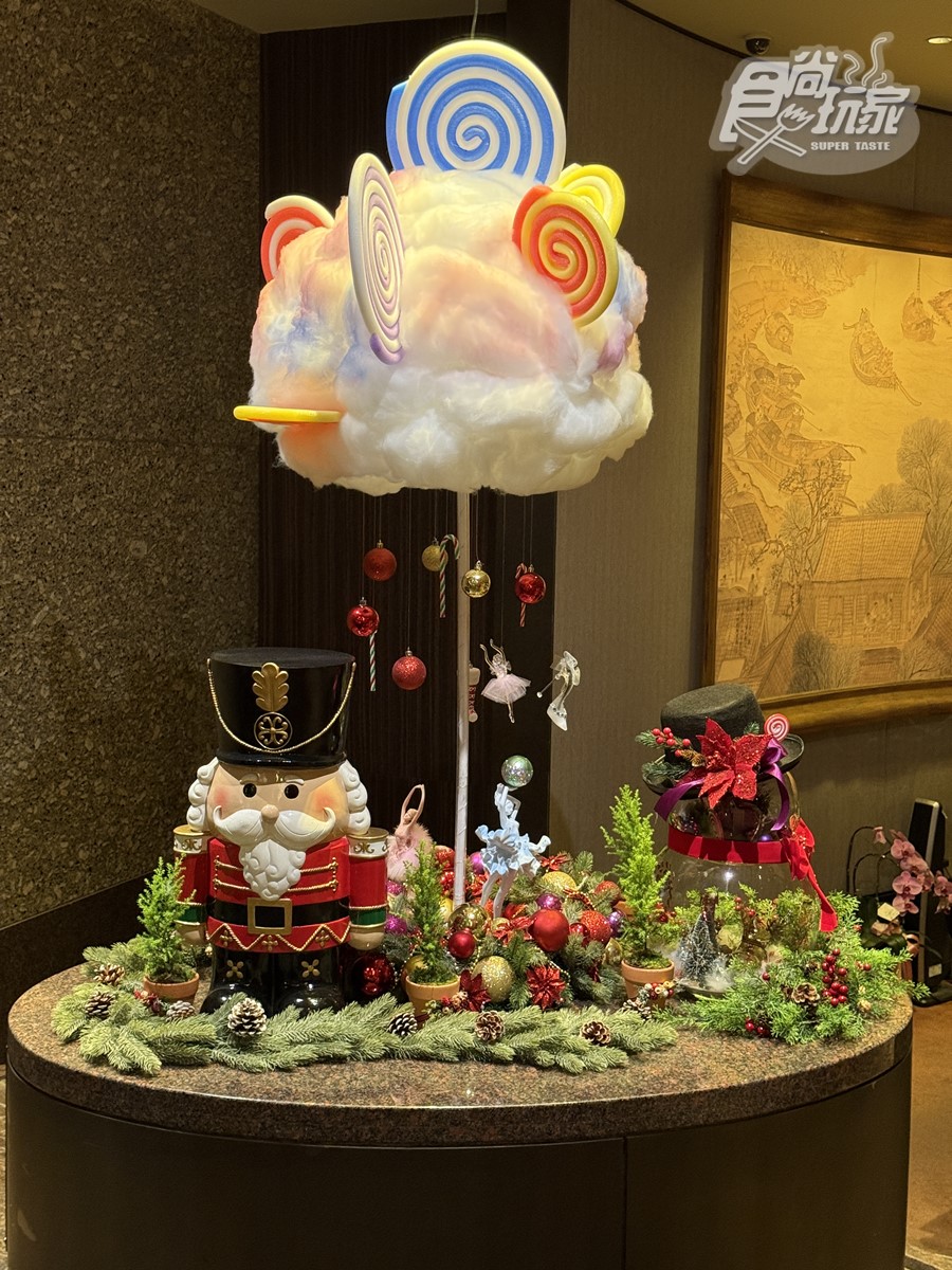 吃到飽4人同行1人免費!飯店變身巧克力冒險工廠,40呎聖誕樹璀璨點燈 吃到飽4人同行1人免費!飯店變身巧克力冒險工廠,40呎聖誕樹璀璨點燈