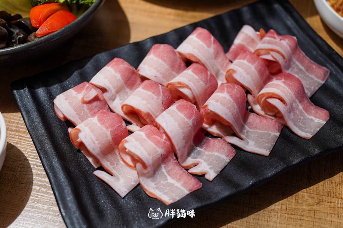 夠酸才好吃?台北「煙囪爐」酸菜白肉鍋推薦6家,加碼7間高評價人氣店 酸菜白肉鍋的由來、好吃的關鍵是什麼?