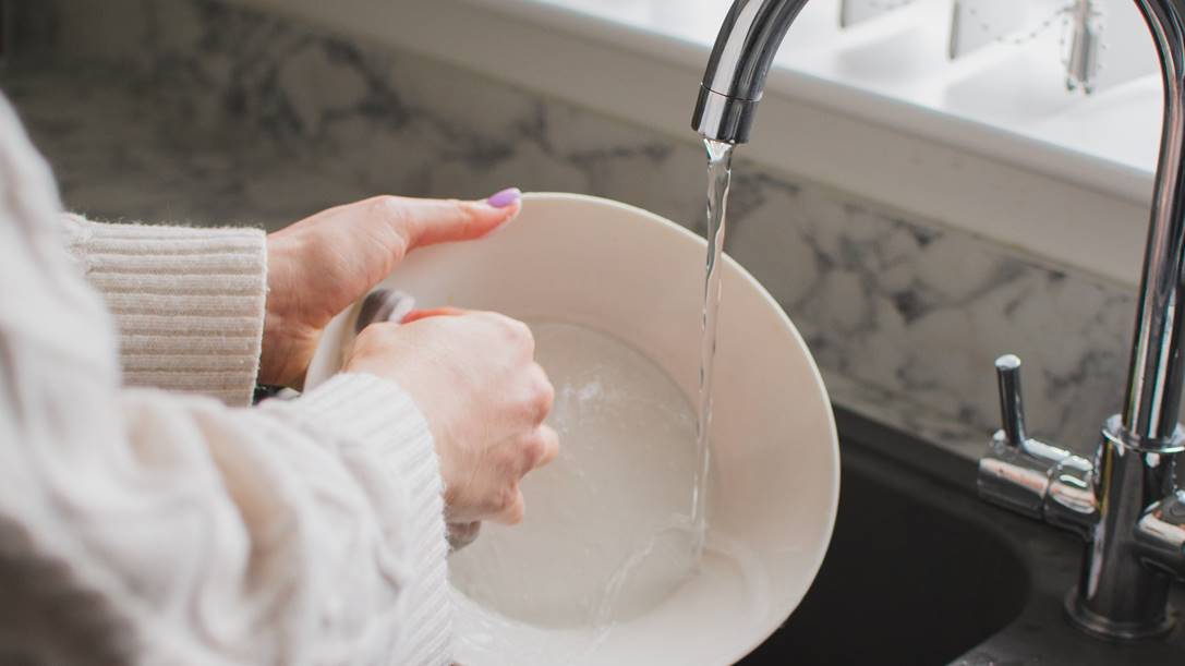 洗碗精不只能清潔碗筷！家事達人揭２大神奇功能，靜置20分鐘細菌拜拜