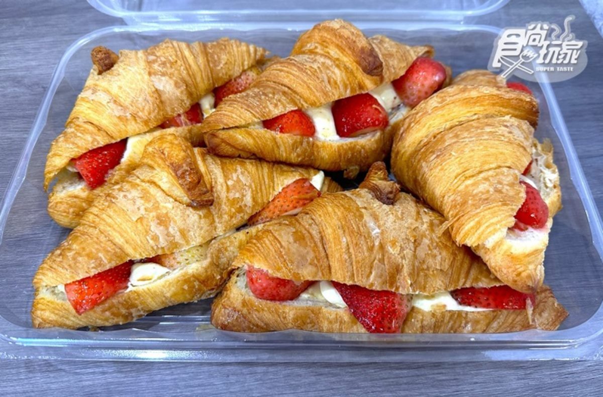 好市多草莓季4大必買!首推「這新品」鋪滿新鮮草莓,網友:甜度剛好被秒殺 好市多草莓季4大必買!首推「這新品」鋪滿新鮮草莓,網友:甜度剛好被秒殺