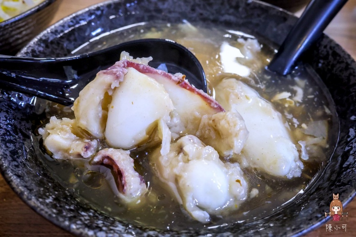 新富市場美食５：金好吃純正花枝羹｜巨無霸花枝羹