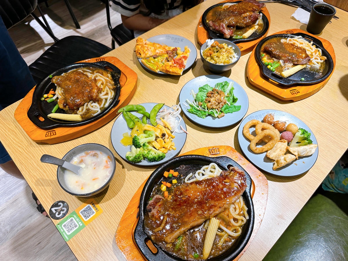 299元牛排+自助吧吃到飽!「高CP值牛排店」人氣爆棚,主食、披薩無限夾 299元牛排+自助吧吃到飽!「高CP值牛排店」人氣爆棚,主食、披薩無限夾