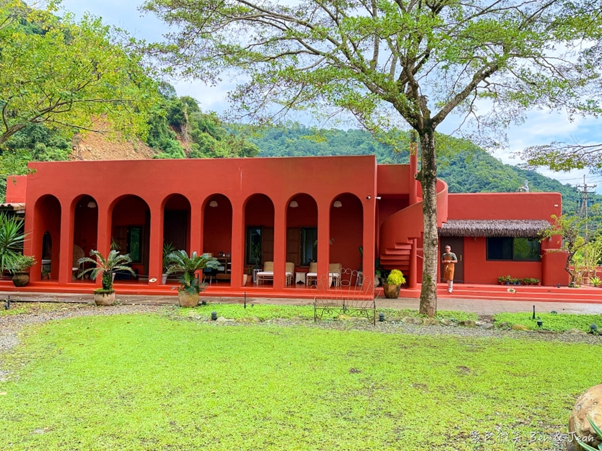 宜蘭最新「紅岩玻璃屋」早午餐！850坪園區摩洛哥風超好拍，澎派早餐盤秒飛地中海