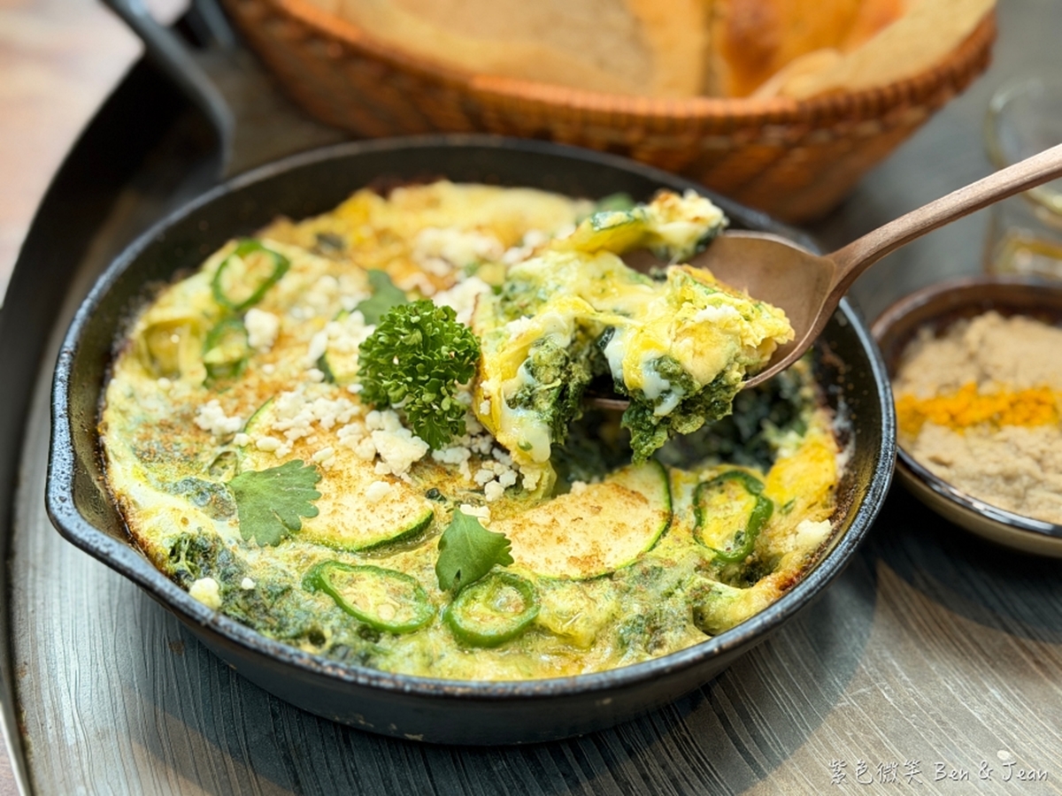 宜蘭最新「紅岩玻璃屋」早午餐！850坪園區摩洛哥風超好拍，澎派早餐盤秒飛地中海