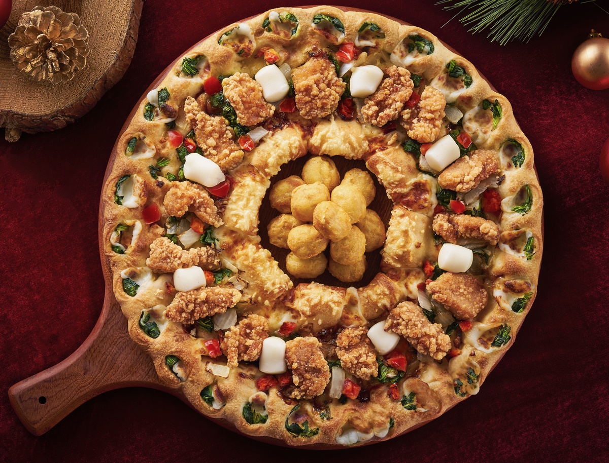 必勝客超狂「炸雞花圈披薩」回歸!限時買一送一,麥當勞搖搖薯、咖哩雞開賣 必勝客超狂「炸雞花圈披薩」回歸!限時買一送一,麥當勞搖搖薯、咖哩雞開賣