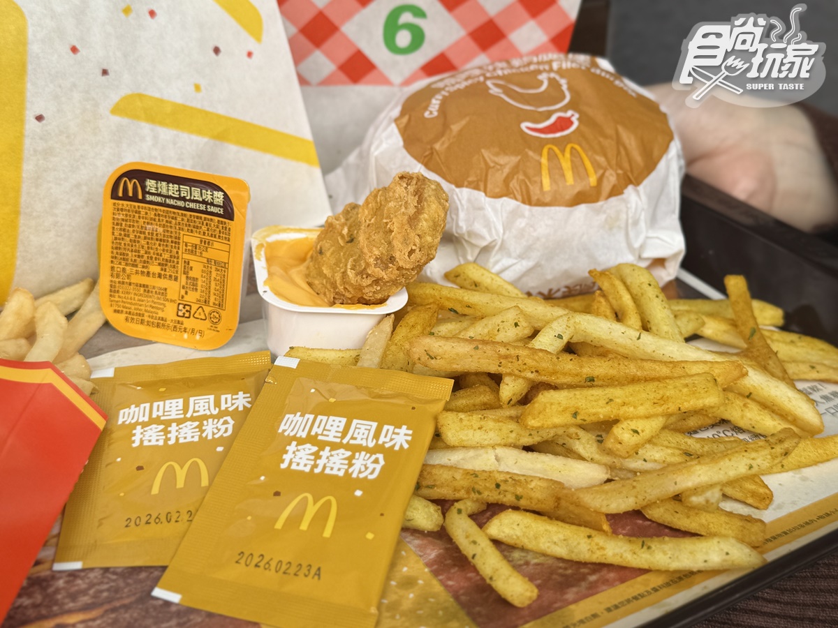 必勝客超狂「炸雞花圈披薩」回歸!限時買一送一,麥當勞搖搖薯、咖哩雞開賣 必勝客超狂「炸雞花圈披薩」回歸!限時買一送一,麥當勞搖搖薯、咖哩雞開賣