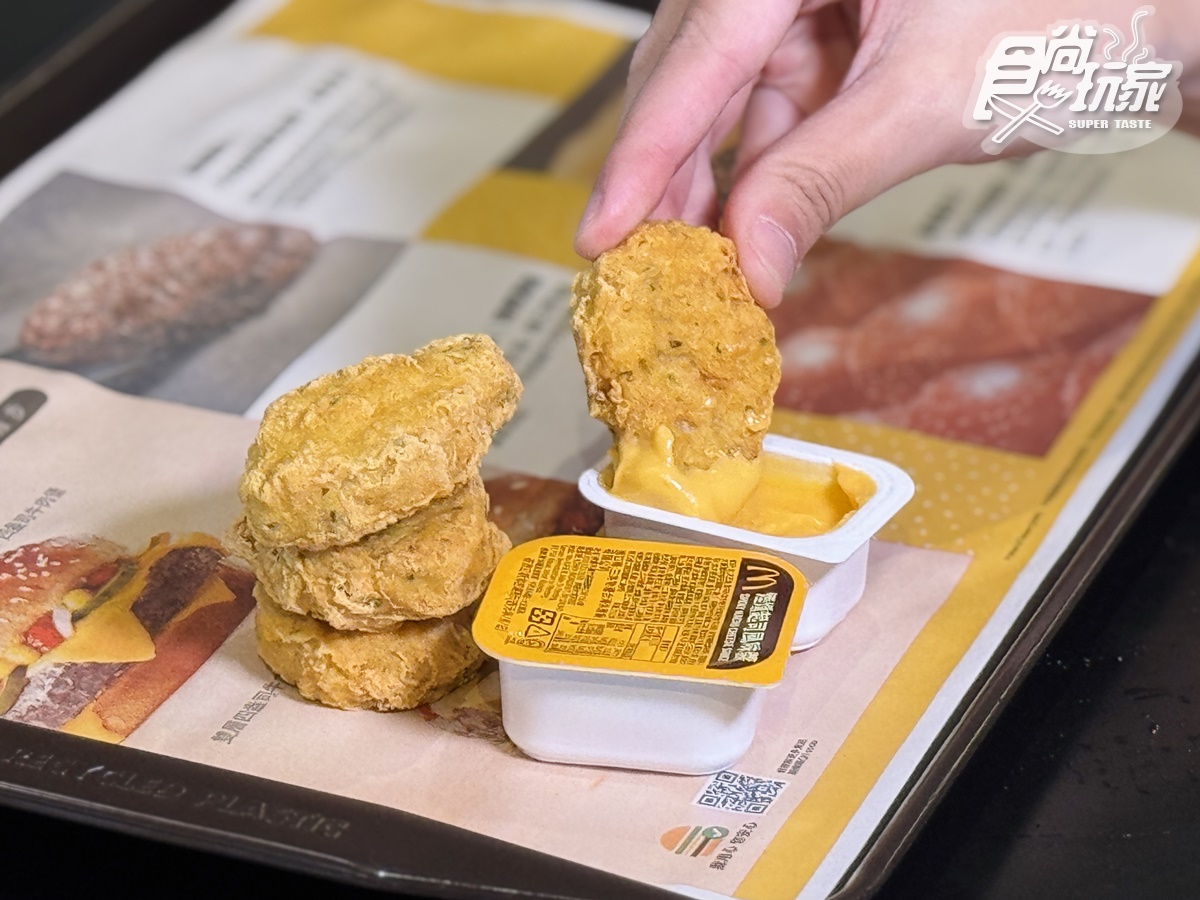 必勝客超狂「炸雞花圈披薩」回歸!限時買一送一,麥當勞搖搖薯、咖哩雞開賣 必勝客超狂「炸雞花圈披薩」回歸!限時買一送一,麥當勞搖搖薯、咖哩雞開賣