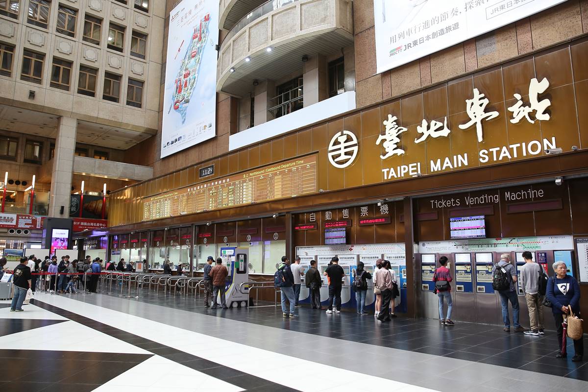 台鐵高鐵新規將上路!4違規行為恐被罰7500元,別在月台奔跑嬉鬧、大廳遊蕩 台鐵高鐵新規將上路!4違規行為恐被罰7500元,別在月台奔跑嬉鬧、大廳遊蕩