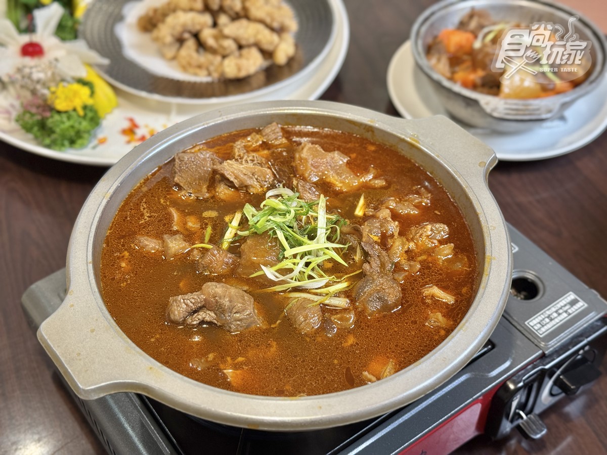 現省260元！40年總舖師私房菜「爆量牛肉爐」獨家首賣，軟嫩牛肉、牛筋超入味