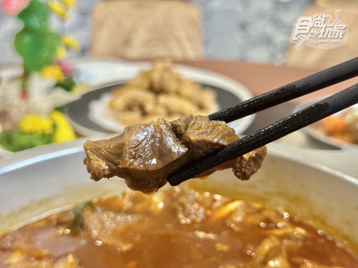 現省260元!40年總舖師私房菜「爆量牛肉爐」獨家首賣,軟嫩牛肉、牛筋超入味 現省260元!40年總舖師私房菜「爆量牛肉爐」獨家首賣,軟嫩牛肉、牛筋超入味