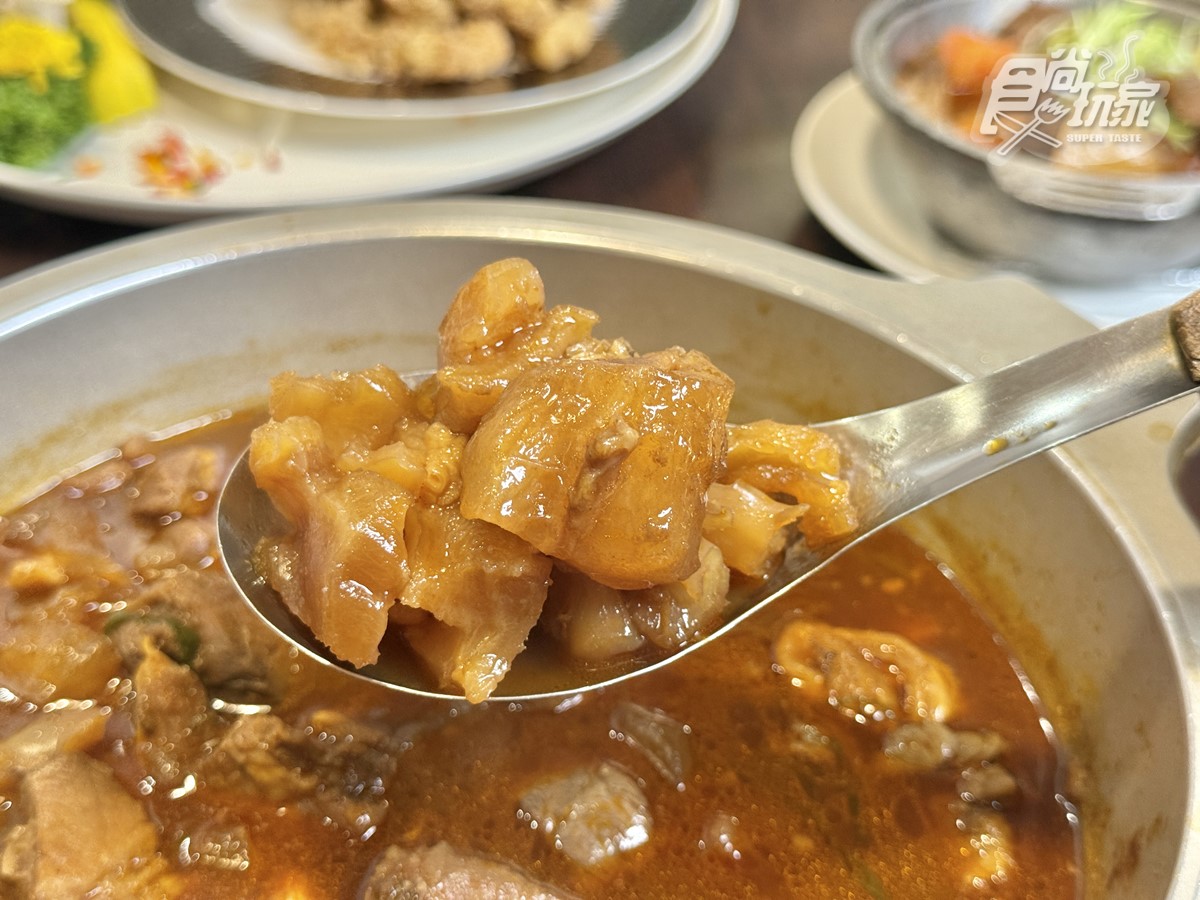 現省260元!40年總舖師私房菜「爆量牛肉爐」獨家首賣,軟嫩牛肉、牛筋超入味 現省260元!40年總舖師私房菜「爆量牛肉爐」獨家首賣,軟嫩牛肉、牛筋超入味