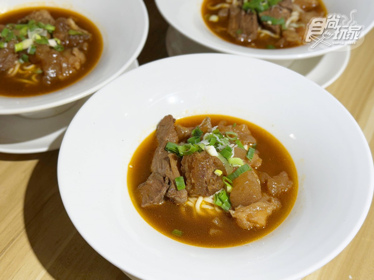 現省260元!40年總舖師私房菜「爆量牛肉爐」獨家首賣,軟嫩牛肉、牛筋超入味 現省260元!40年總舖師私房菜「爆量牛肉爐」獨家首賣,軟嫩牛肉、牛筋超入味