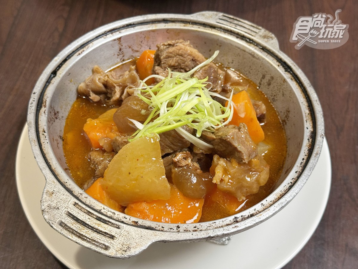 現省260元!40年總舖師私房菜「爆量牛肉爐」獨家首賣,軟嫩牛肉、牛筋超入味 現省260元!40年總舖師私房菜「爆量牛肉爐」獨家首賣,軟嫩牛肉、牛筋超入味
