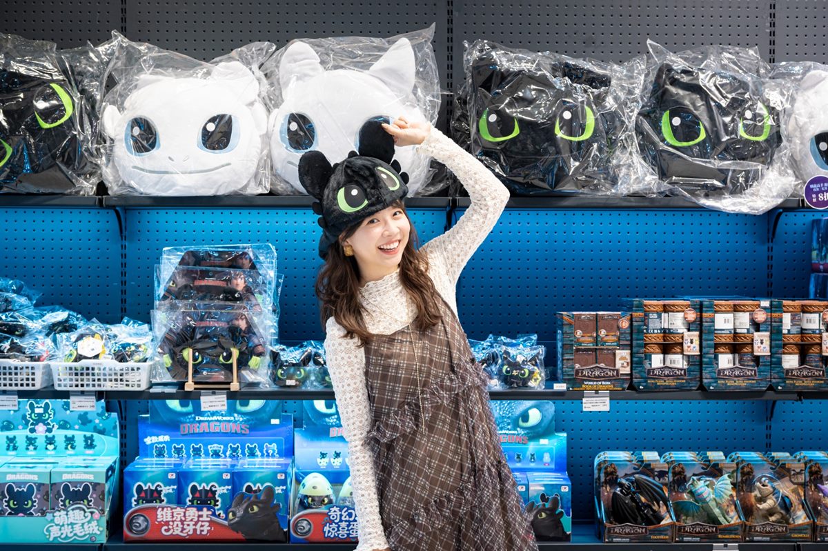 免飛日本衝「環球快閃店」!免費打卡3公尺超Q沒牙,小小兵、侏羅紀公園周邊 免飛日本衝「環球快閃店」!免費打卡3公尺超Q沒牙,小小兵、侏羅紀公園周邊