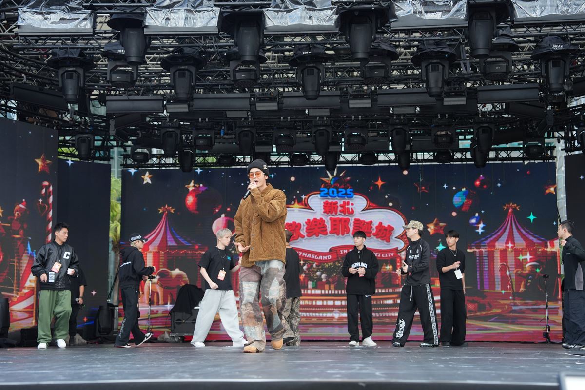 「巨星耶誕演唱會」彩排直擊!吳思賢、J.Sheon火力全開,卡司表演、舞台設計搶先看 「巨星耶誕演唱會」彩排直擊!吳思賢、J.Sheon火力全開,卡司表演、舞台設計搶先看