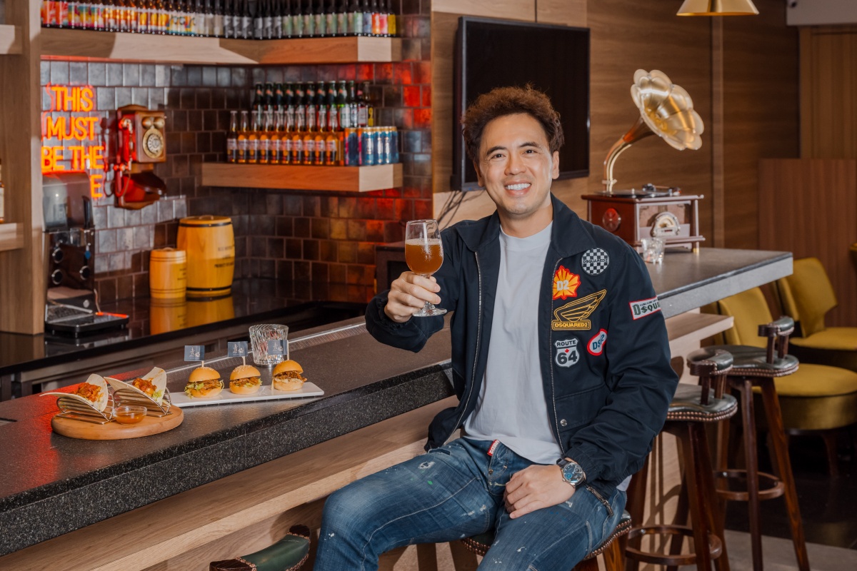 ４人同行１人免費！698元嗑大分量牛排＋自助吧，海鮮、異國料理百道吃到飽