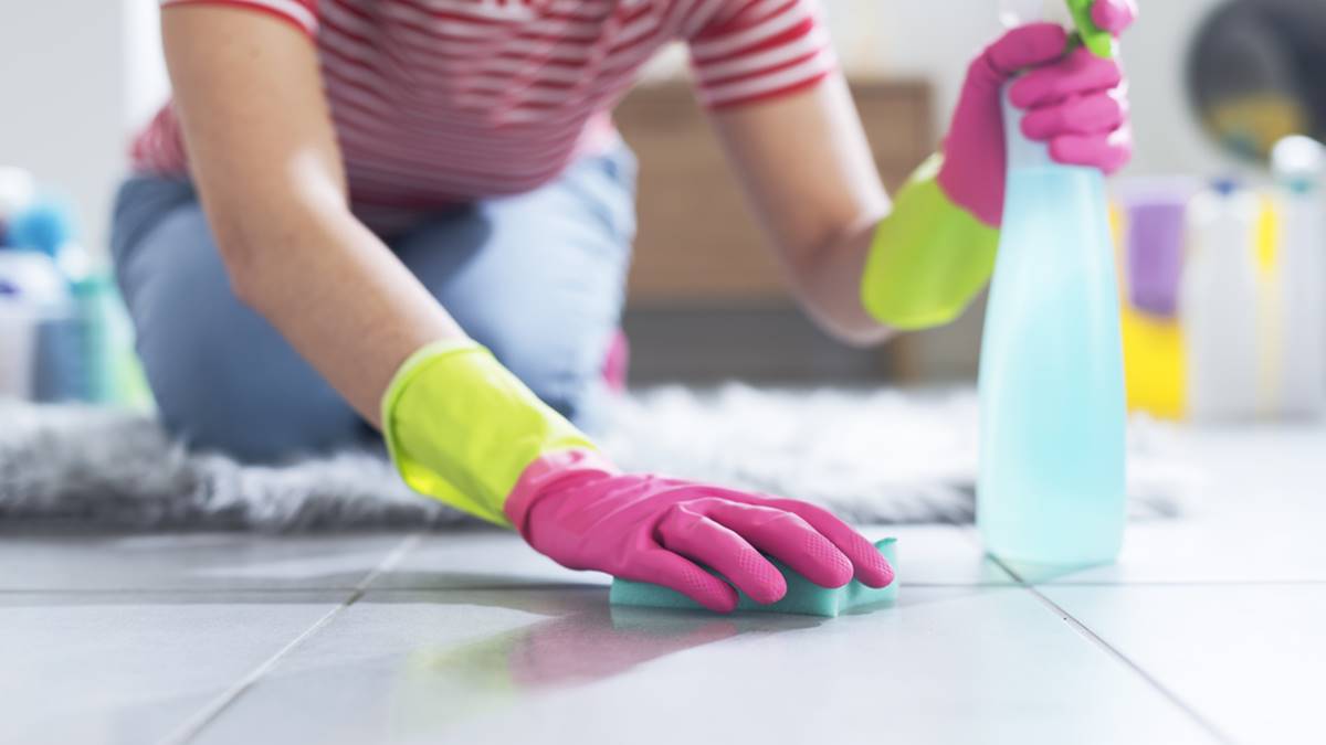 浴室磁磚縫一直發霉怎麼辦？達人教「１招防霉」簡單又快速：半年不用清