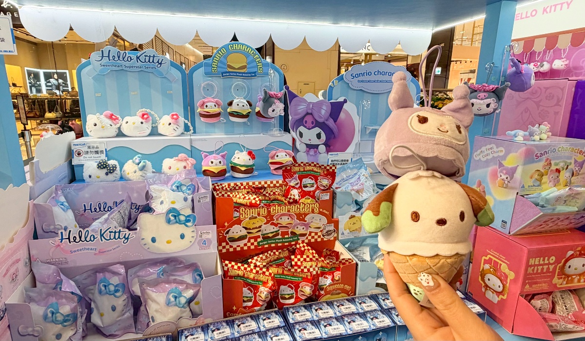 三麗鷗快閃店登場!必收萌翻「Kitty冰淇淋捏捏樂」,加碼7公尺布丁狗聖誕樹 三麗鷗快閃店登場!必收萌翻「Kitty冰淇淋捏捏樂」,加碼7公尺布丁狗聖誕樹
