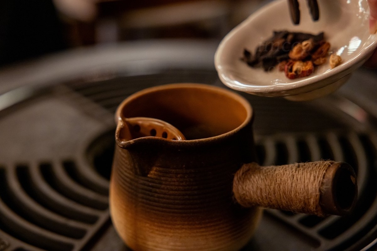 北台灣首間「溫泉懶人露營」！爽泡陽明山天然牛奶湯，享受一泊二食療癒假日