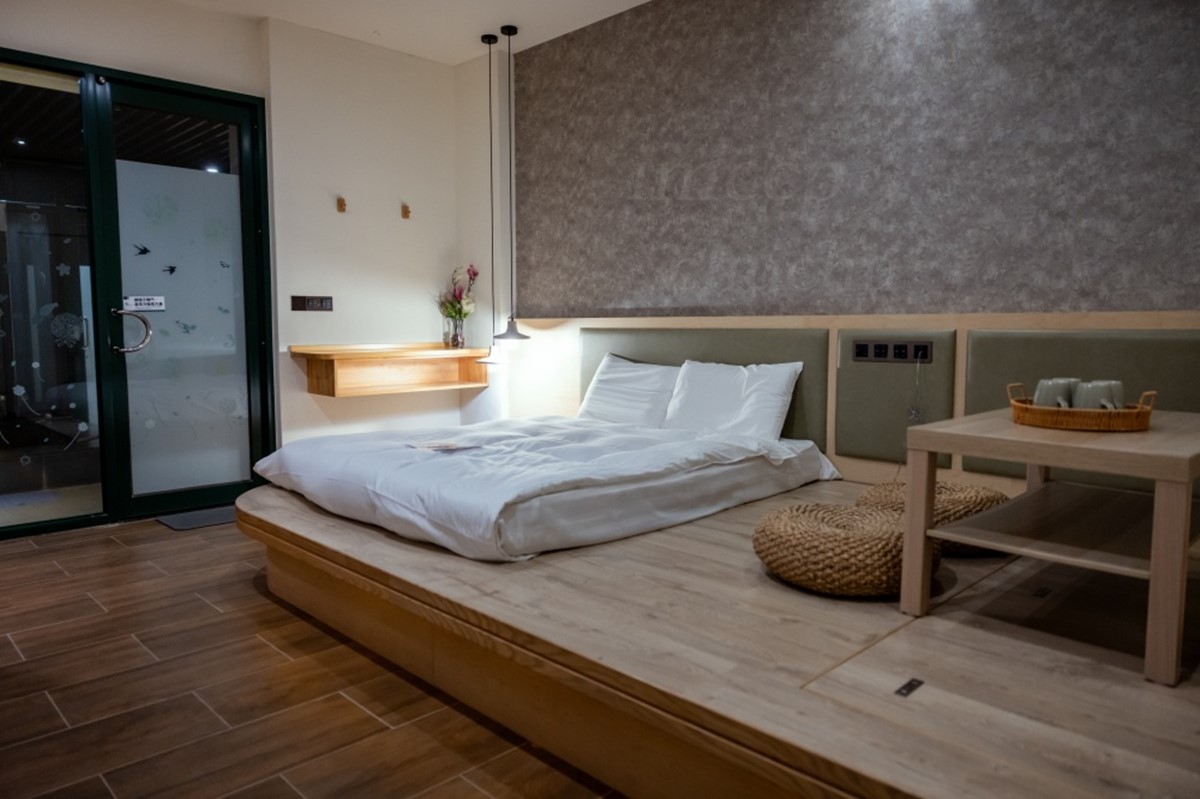 北台灣首間「溫泉懶人露營」！爽泡陽明山天然牛奶湯，享受一泊二食療癒假日