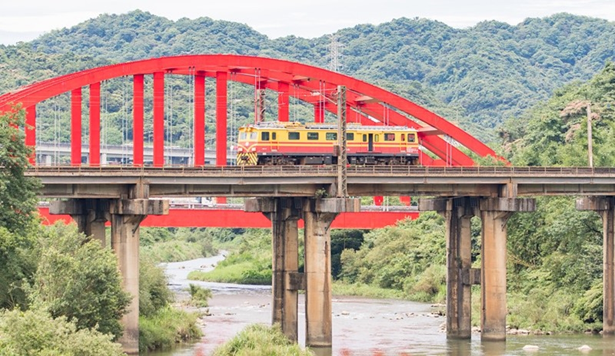 消失中的古早味!30年老店「爆量花生蛋糕」只要38元,特製鮮奶油太邪惡 消失中的古早味!30年老店「爆量花生蛋糕」只要38元,特製鮮奶油太邪惡