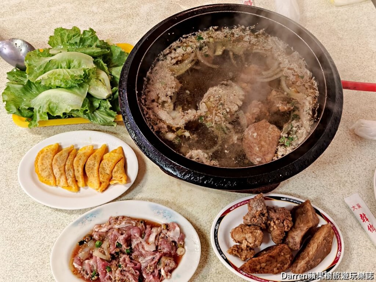 專人桌邊現場爆炒！桃園６間爆香石頭火鍋：祖傳湯頭、勁辣老壇酸菜鍋