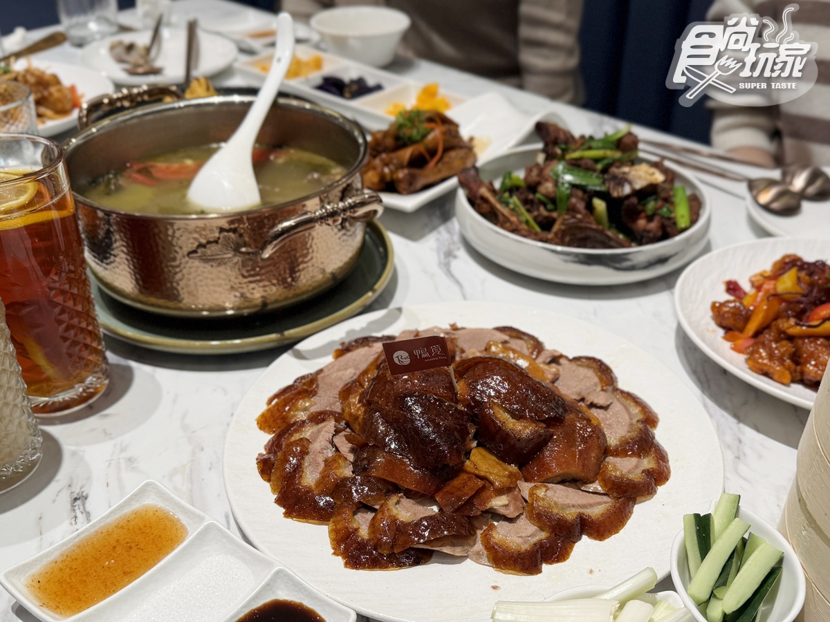 4.8星烤鴨「鴨覓」插旗信義！連３天狂送「整隻烤鴨」，爽嗑３公斤櫻桃鴨