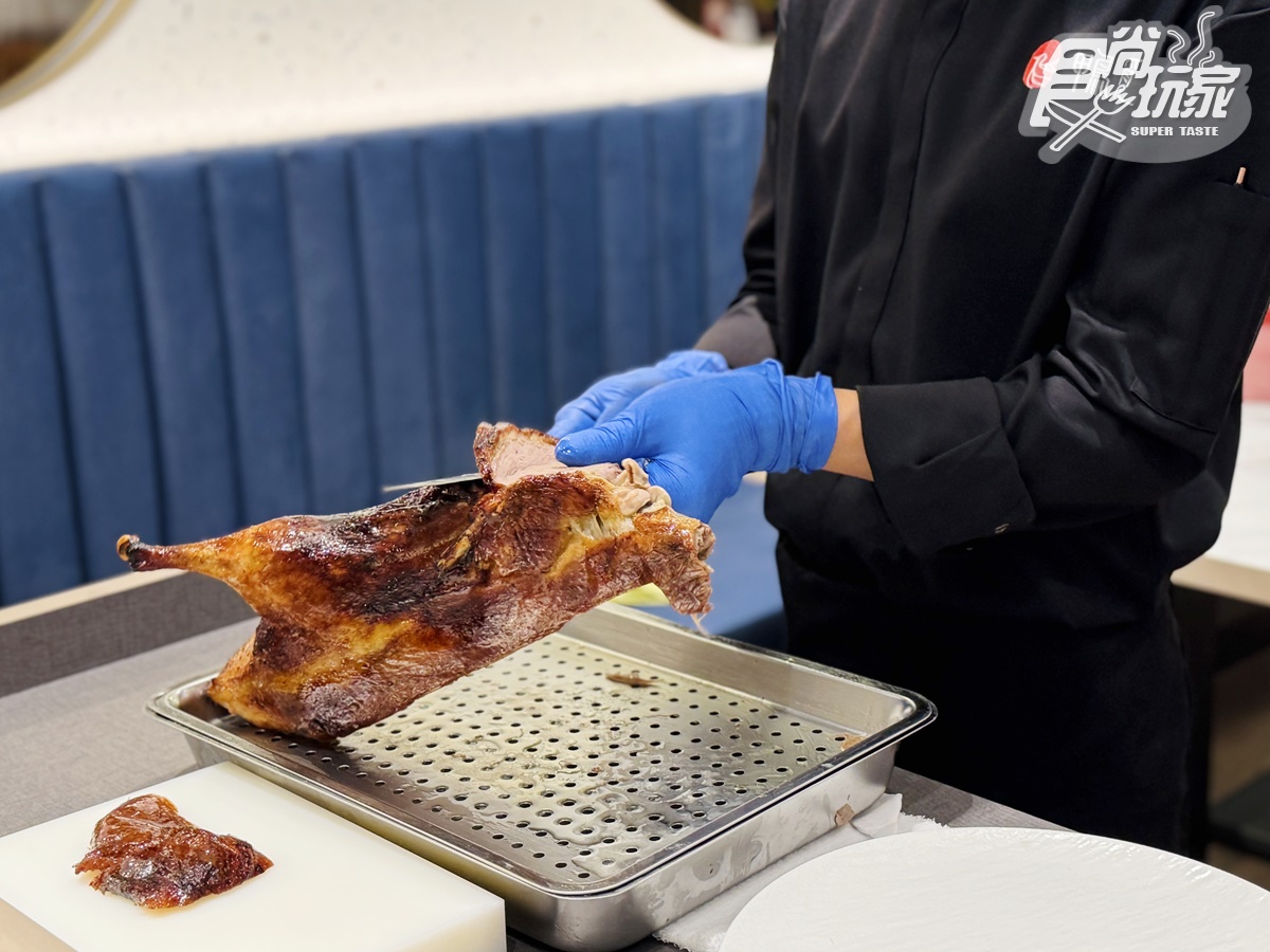 4.8星烤鴨「鴨覓」插旗信義！連３天狂送「整隻烤鴨」，爽嗑３公斤櫻桃鴨